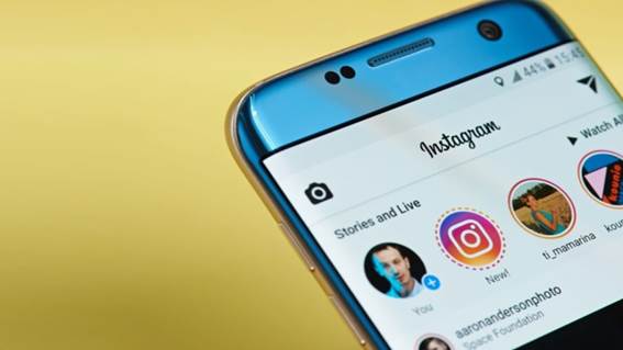 Stories do Instagram sendo mostrados na home da rede social
