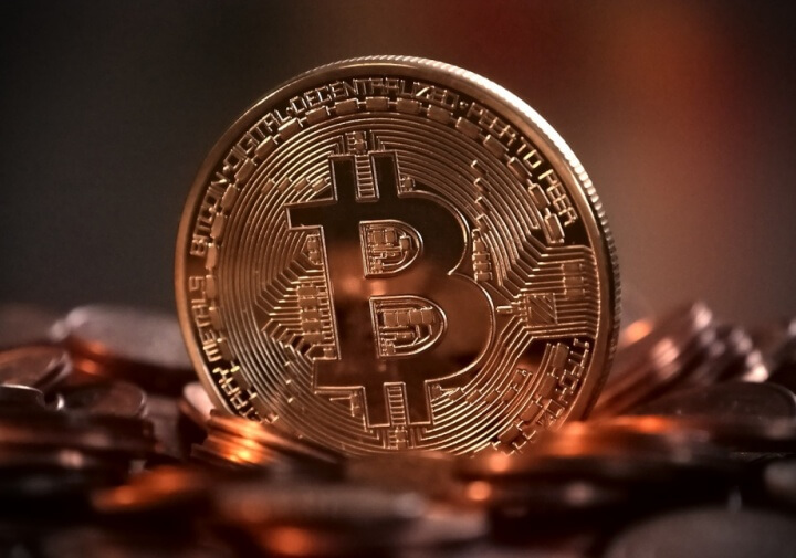 curso mestres bitcoin moeda fisica dourada