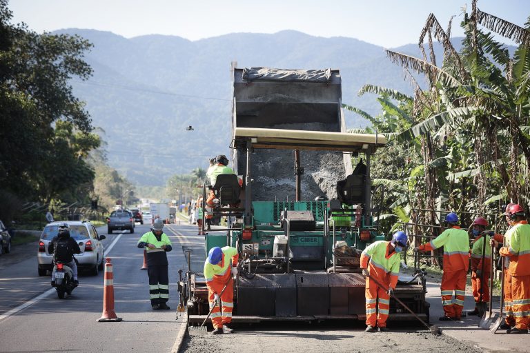 Obras na rodovia Manoel da Nóbrega