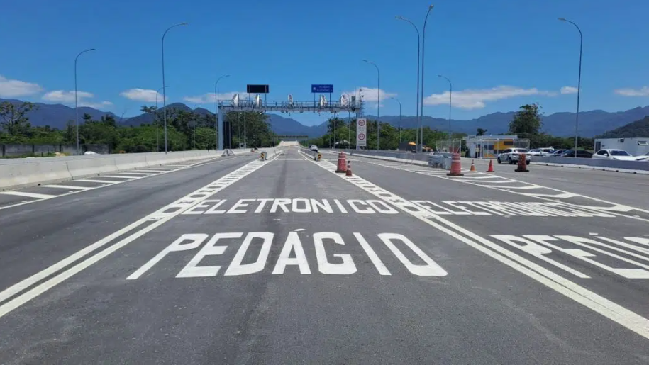 Pedágio eletrônico em rodovia