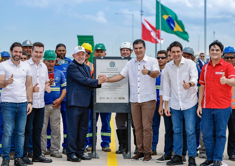 Entrega das obras de requalificacao do Terminal Portuario de Outeiro