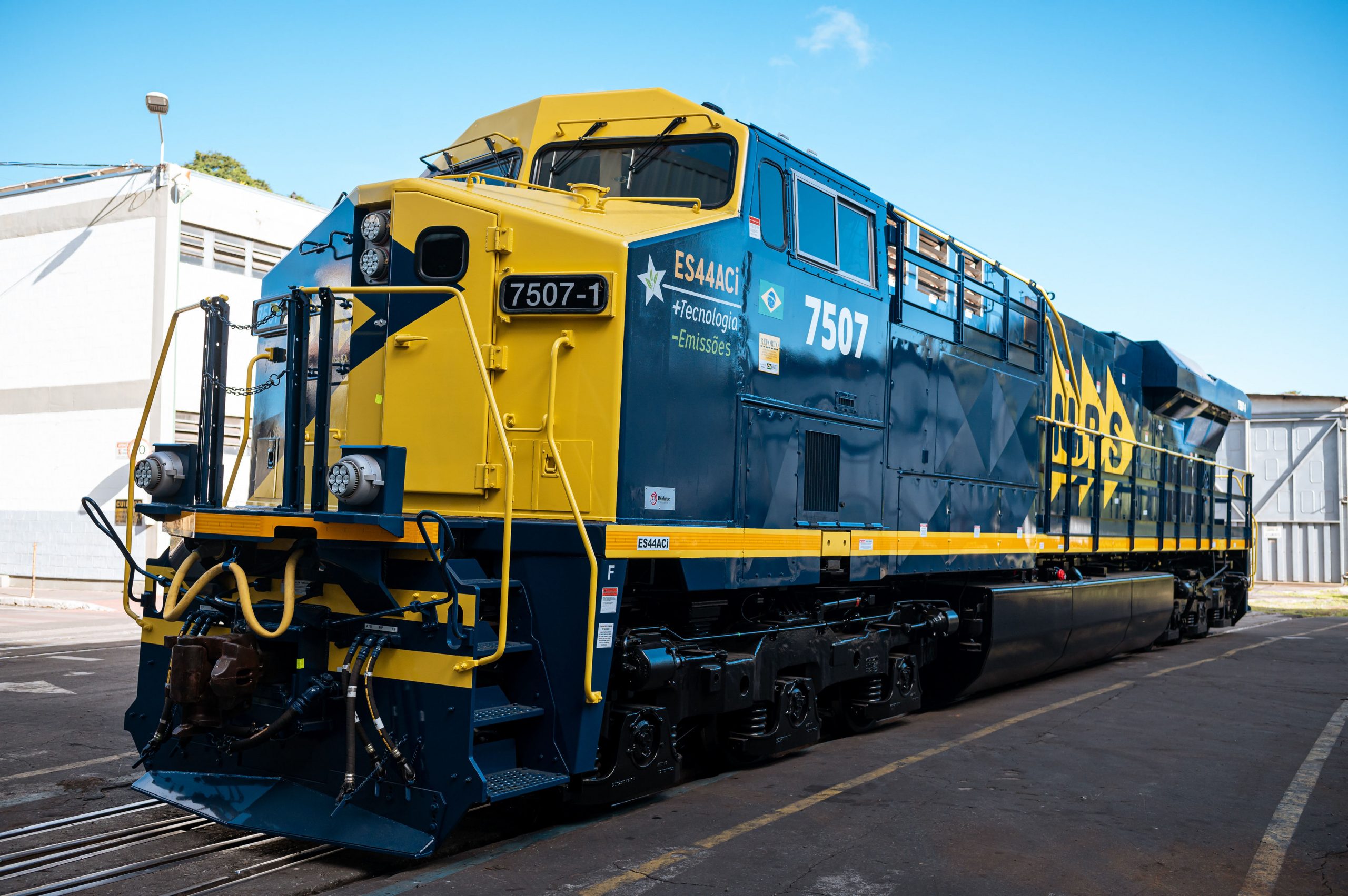 Locomotiva Wabtec ES44 4 1 scaled