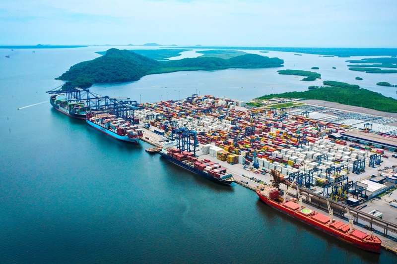 Terminal de Contêineres em Paranaguá localizada no litoral paranaense