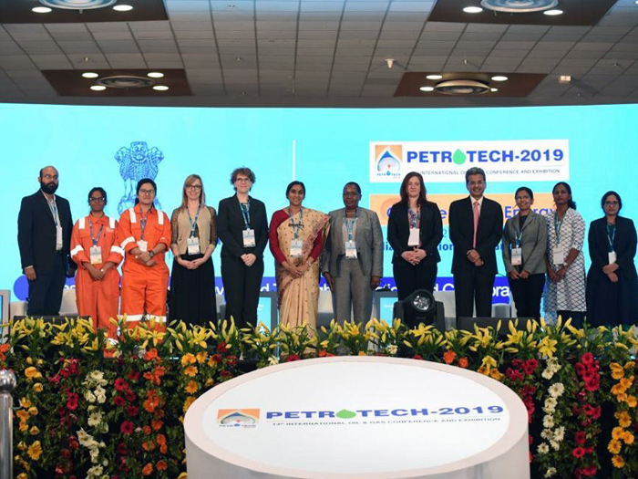 Feira Petrotech, sobre óleo e gás, na Índia