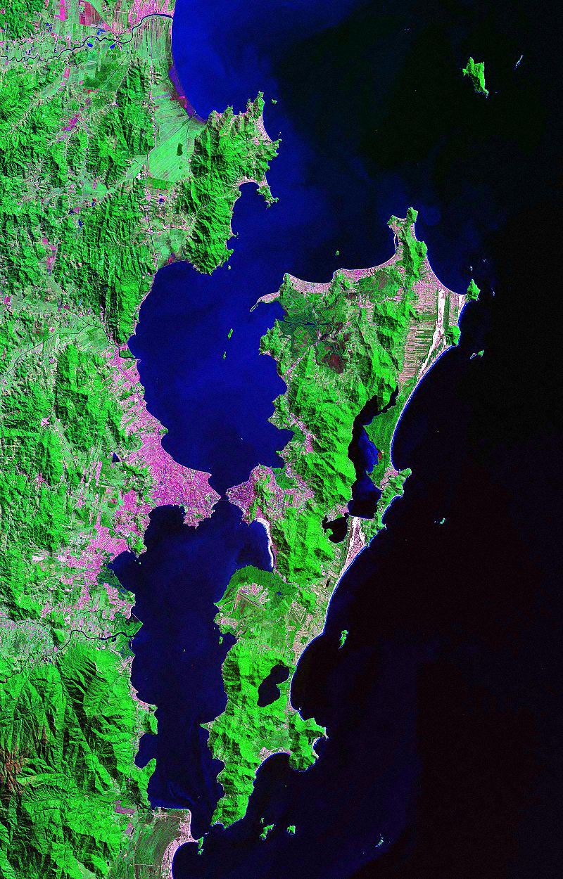Ilha de Santa Catarina e região circunvizinha em imagem do satélite Landsat NASA (por volta do ano 2000)